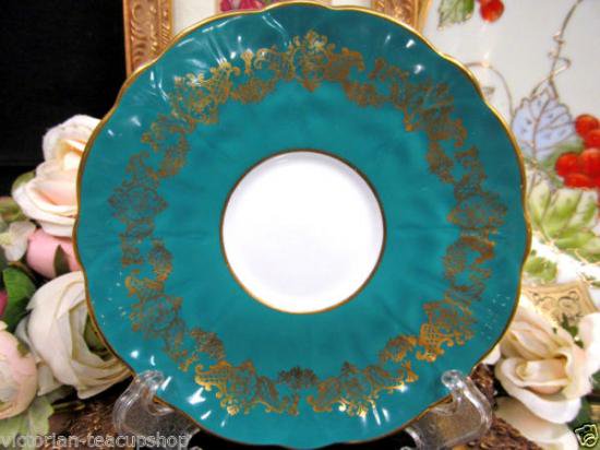 ０８１　エインズレイ　カップ＆ソーサー　ビーコック　（グリーン＆ゴールド）