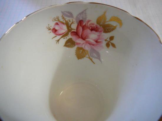 ０８２　エインズレイ　カップ＆ソーサー　ローズ柄　（ターコイズブルー）