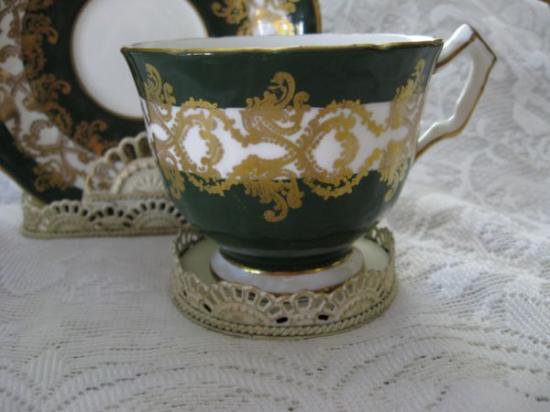 ０８７　エインズレイ　カップ＆ソーサー　（ダークグリーン＆ゴールド）