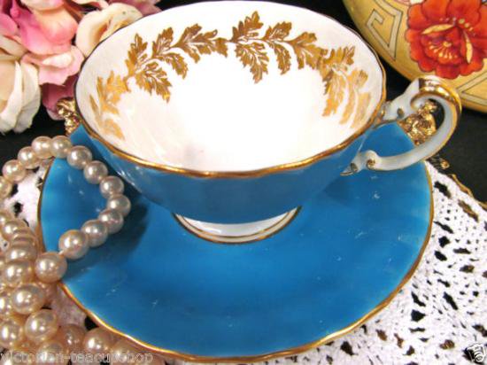 ０９０　エインズレイ　カップ＆ソーサー　（ライトブルー＆ゴールド）