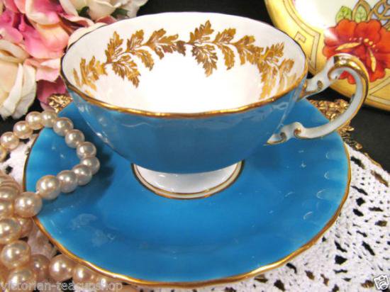 ０９０　エインズレイ　カップ＆ソーサー　（ライトブルー＆ゴールド）