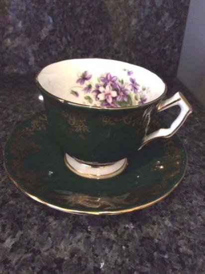 ０９４　エンズレイ　カップ＆ソーサー　スミレ　（グリーン＆ゴールド）