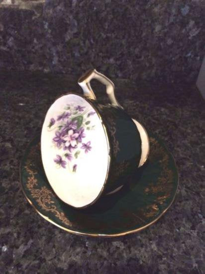 ０９４　エンズレイ　カップ＆ソーサー　スミレ　（グリーン＆ゴールド）