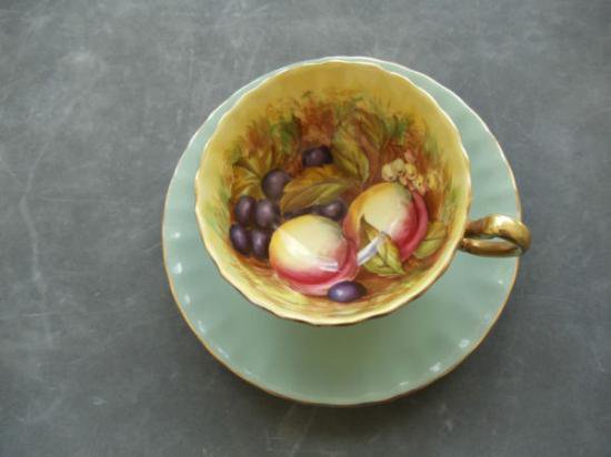 ０９６　エインズレイ　カップ＆ソーサー　果樹園　（ミントグリーン）