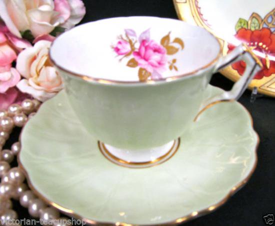 １００　エンズレイ　カップ＆ソーサー　ローズ　（パステルグリーン）