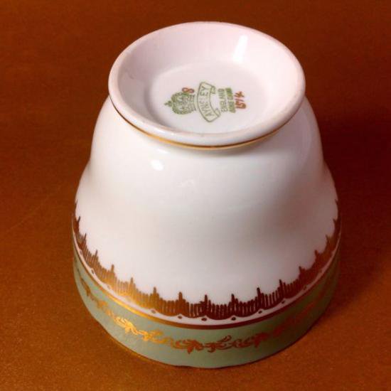 １０２　エインズレイ　カップ＆ソーサー　フラワーモチーフ（ジェイドグリーン＆ゴールドフィリグリー）