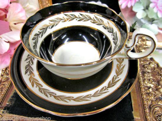 １０３　エンズレイ　カップ＆ソーサー　ドーリス　（ブラック＆ゴールド）