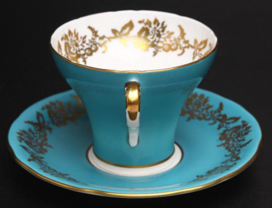 １０６　エンズレイ　カップ＆ソーサー　ゴールドリーフパターン　（ライトブルー＆ホワイト）