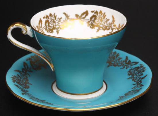 １０６　エンズレイ　カップ＆ソーサー　ゴールドリーフパターン　（ライトブルー＆ホワイト）