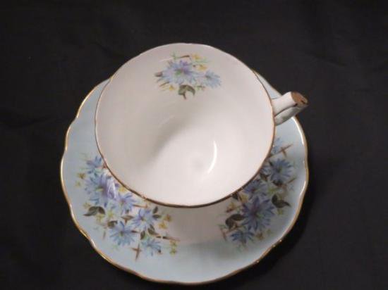 １１０　エンズレイ　カップ＆ソーサー　コーンフラワーモチーフ　（パステルブルー＆ホワイト）