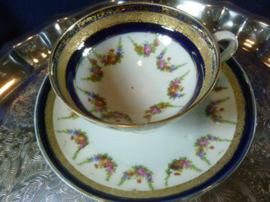 １１１　エインズレイ　カップ＆ソーサー　フローラル・ガーランド　（ホワイト＆コバルトブルー）