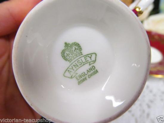 １１３　エインズレイ　カップ＆ソーサー　クロッカスシェイプ　（ワインレッド＆ゴールド）