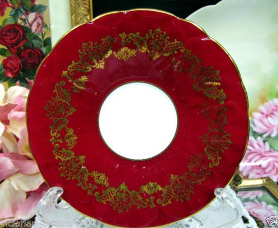 １１３　エインズレイ　カップ＆ソーサー　クロッカスシェイプ　（ワインレッド＆ゴールド）