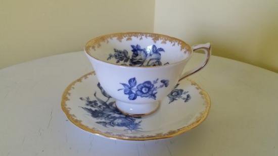１１４　エインズレイ　カップ＆ソーサー　ブルーフローラル＆ゴールドギルト