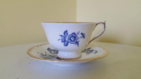 １１４　エインズレイ　カップ＆ソーサー　ブルーフローラル＆ゴールドギルト