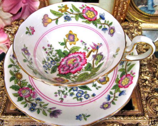 １１９　エインズレイ　カップ＆ソーサー　フローラル＆バードパターン