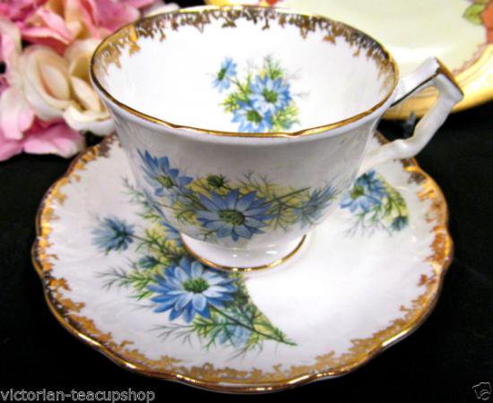 １２１　エインズレイ　カップ＆ソーサーセット　クロッカスシェイプ　フローラルブルー＆ゴールドパターン