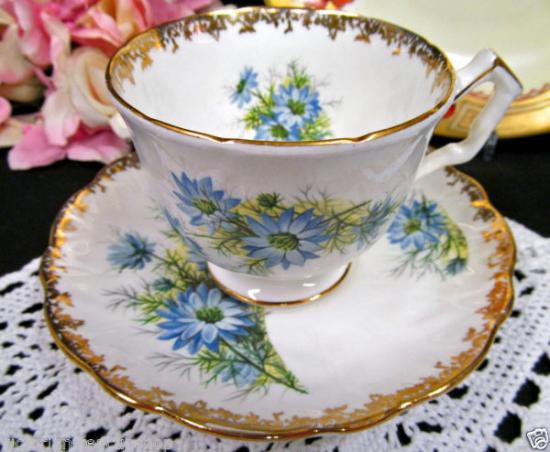 １２１　エインズレイ　カップ＆ソーサーセット　クロッカスシェイプ　フローラルブルー＆ゴールドパターン