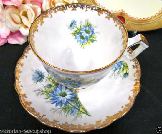 １２１　エインズレイ　カップ＆ソーサーセット　クロッカスシェイプ　フローラルブルー＆ゴールドパターン