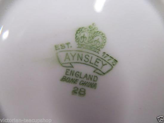 １２１　エインズレイ　カップ＆ソーサーセット　クロッカスシェイプ　フローラルブルー＆ゴールドパターン