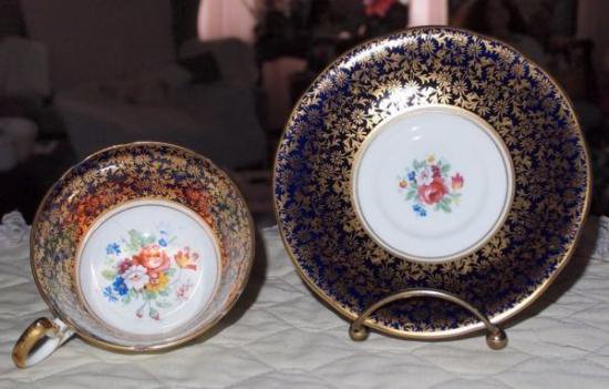 １２２　エインズレイ　カップ＆ソーサー　フローラル　（コバルトブルー＆ゴールドギルト）