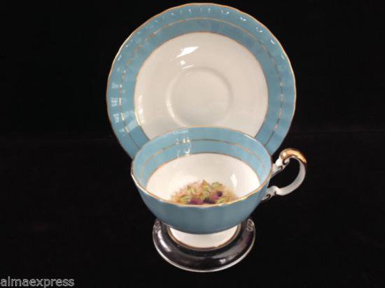 １２３　エインズレイ　カップ＆ソーサー　フルーツモチーフ　（ホワイト＆ティールブルー）