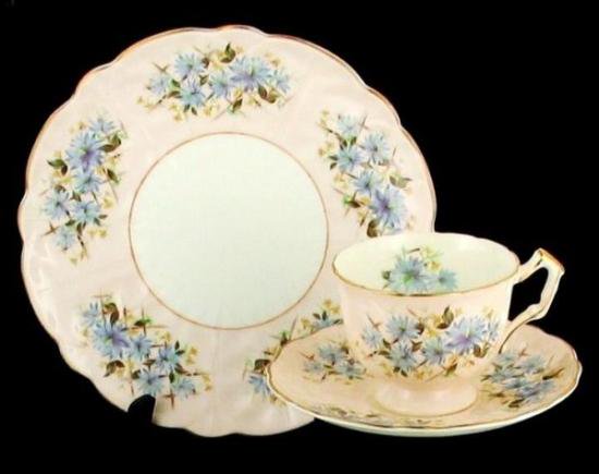 １２４　エインズレイ　カップ＆ソーサー＆デザートプレート　コーンフラワー　3点セット