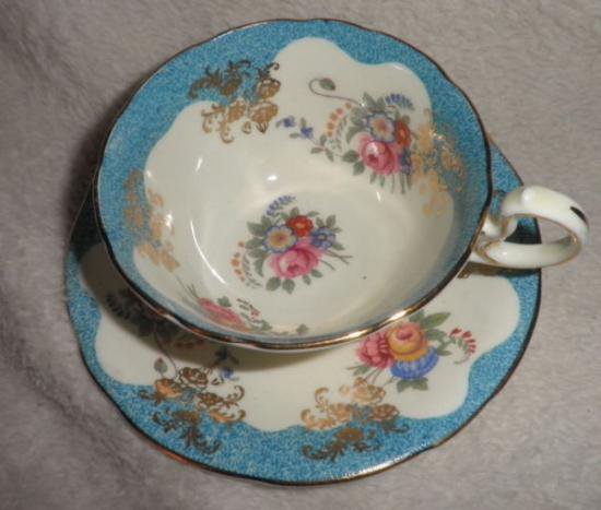 １２６　エインズレイ　カップ＆ソーサーセット　ローズ　（ホワイト＆ブルー）