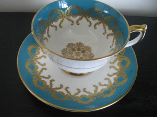 １２７　エインズレイ　カップ＆ソーサー　スノーフレーク　（ホワイト＆ターコイズブルー）