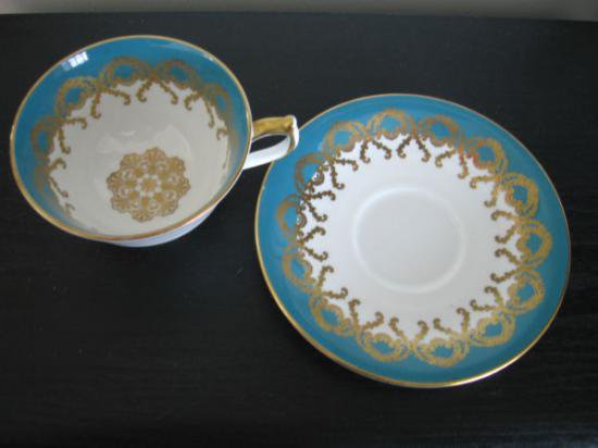 １２７　エインズレイ　カップ＆ソーサー　スノーフレーク　（ホワイト＆ターコイズブルー）