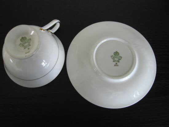 １２７　エインズレイ　カップ＆ソーサー　スノーフレーク　（ホワイト＆ターコイズブルー）