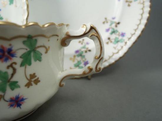 １３３　エンズレイ　アンティーク　ボーンチャイナ　手描きのカップ、ソーサー、プレートのトリオ