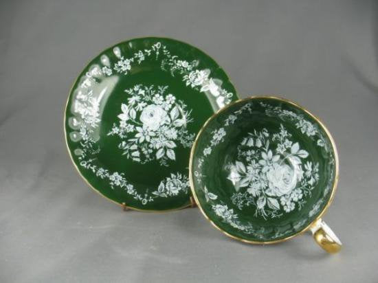 １３５　エンズレイ　ボーンチャイナ　ダークグリーン＆エナメルホワイト　ローズティーカップ＆ソーサー