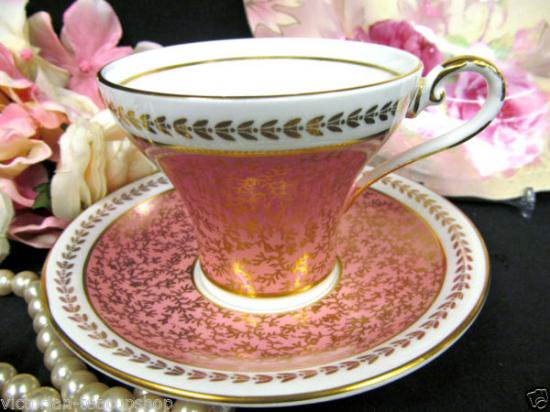 １３６　エンズレイ　コルセット型　ピンク＆ゴールドのインド更紗パターン　ティーカップ＆ソーサー