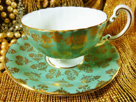 １３８　エンズレイ　ターコイズと金彩のティーカップ＆ソーサー