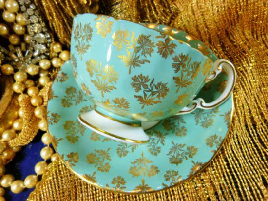 １３８　エンズレイ　ターコイズと金彩のティーカップ＆ソーサー