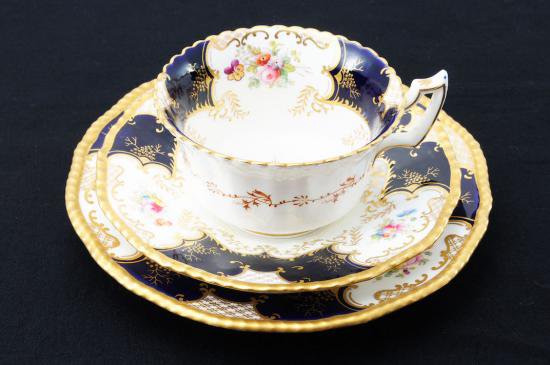 コールポート COALPORT 金彩ロココ花図紋 バットウイング キャビネットトリオ