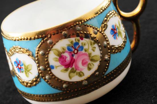 ００１　ノリタケ　金彩ジュエル花柄カップ＆ソーサー　ブルー