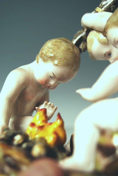 マイセン人形（フィギュリン）  四季「冬の寓意」  1880年頃製作