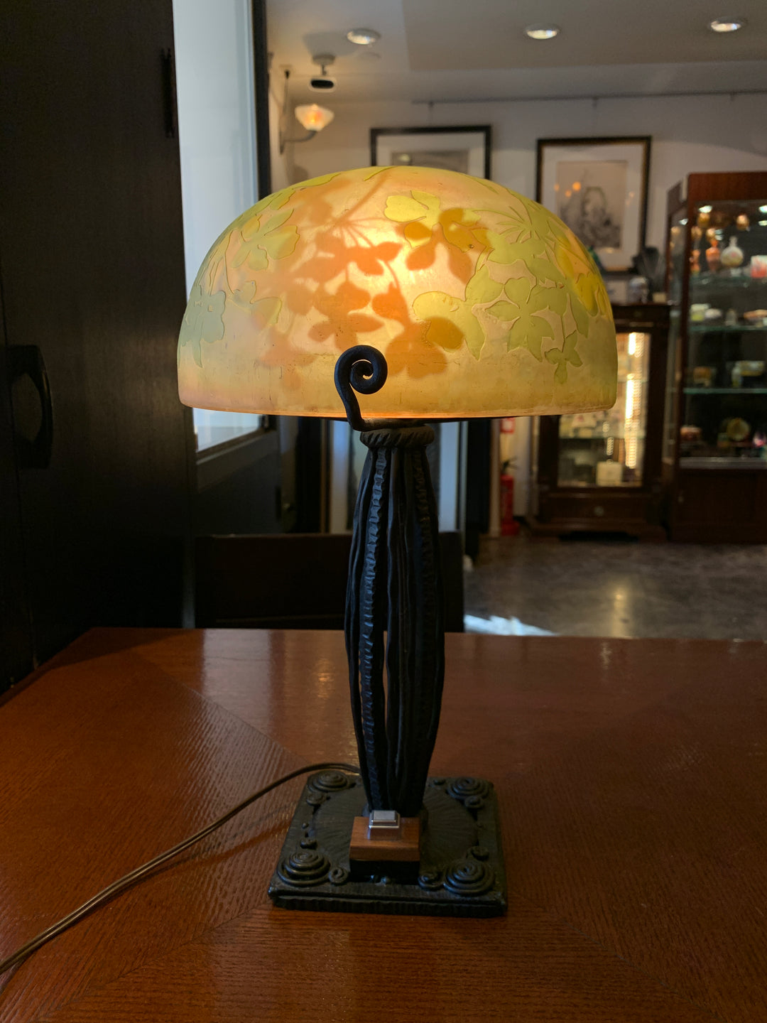 エミールガレ　シュガーパインの葉のアンティークテーブルランプ（アールヌーボー時代）