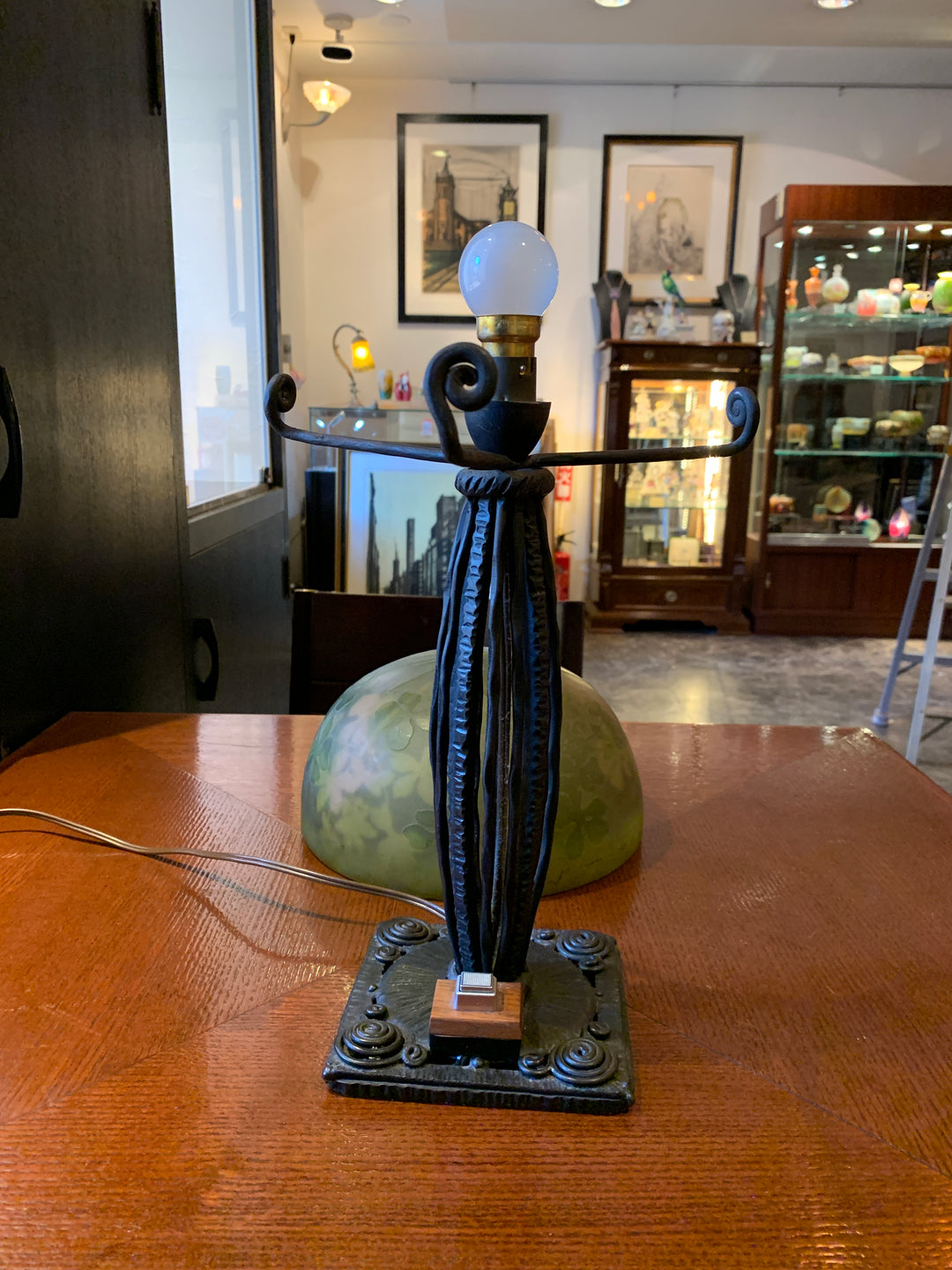 エミールガレ　シュガーパインの葉のアンティークテーブルランプ（アールヌーボー時代）