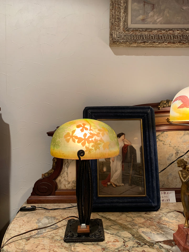 エミールガレ　シュガーパインの葉のアンティークテーブルランプ（アールヌーボー時代）