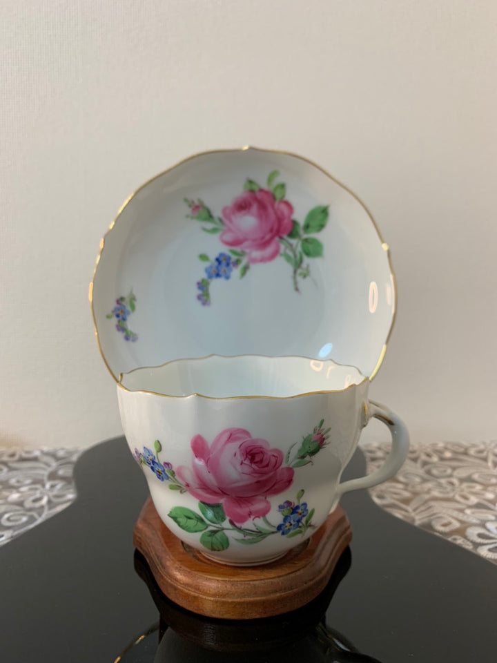 マイセン　ピンクローズと勿忘草（わすれな草）のティーカップ