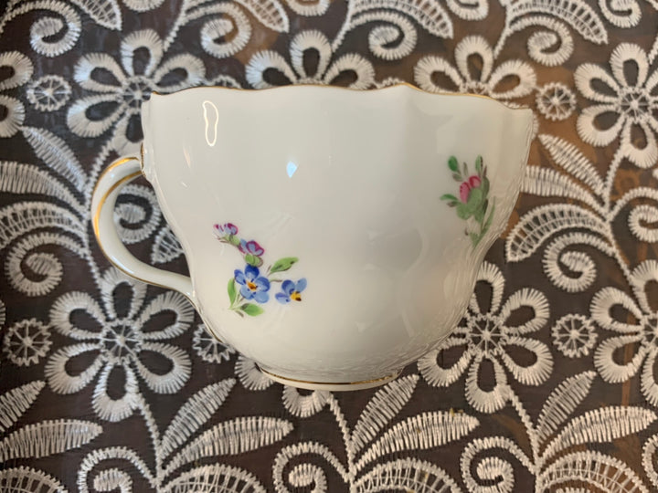 マイセン　ピンクローズと勿忘草（わすれな草）のティーカップ