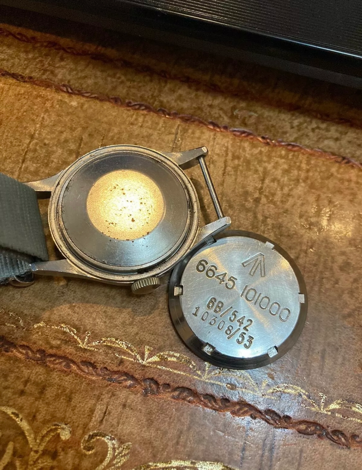 ヴィンテージ　オメガ　ミリタリーパイロットウォッチ　イギリス空軍RAF 6B/542フォットアロー　1953年製