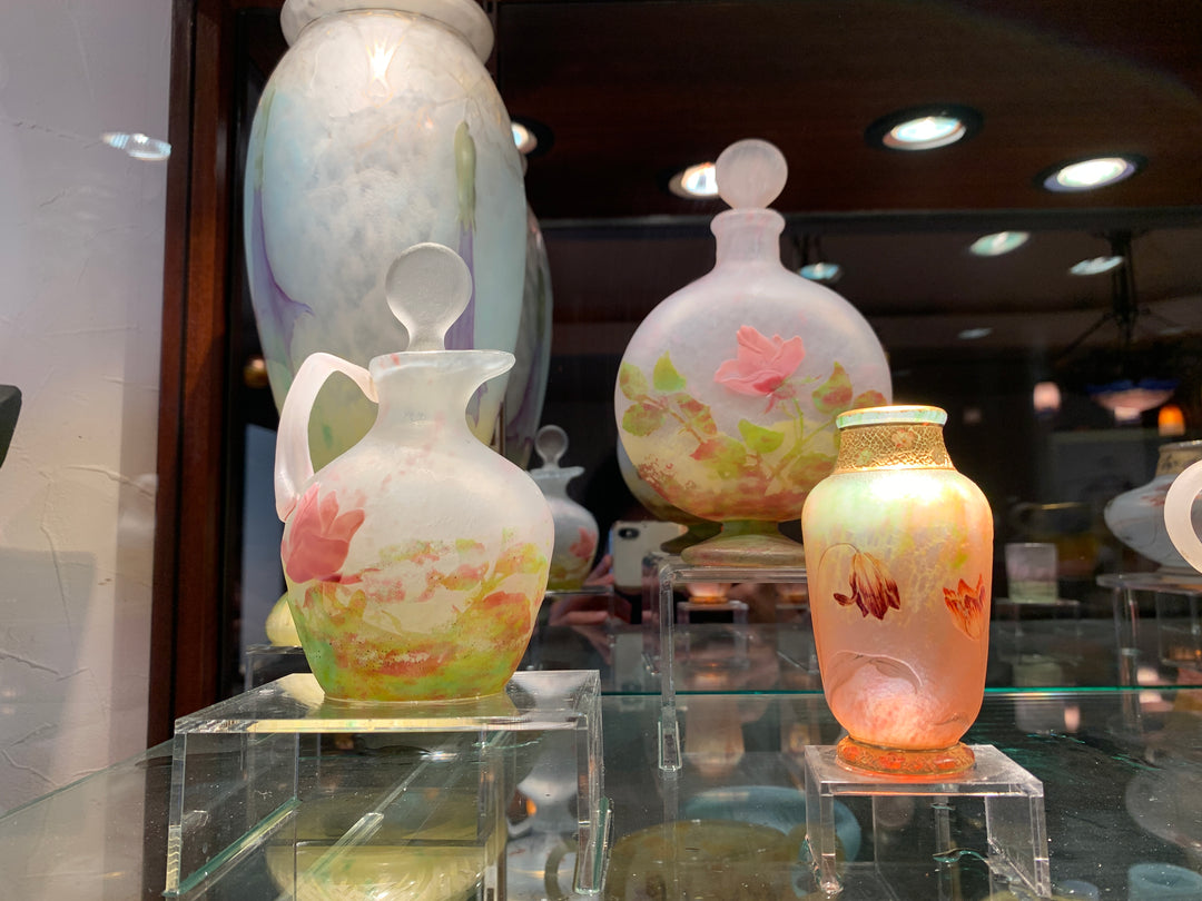ドーム兄弟（ドームナンシー）シクラメンの花と金彩の花瓶