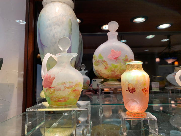ドーム兄弟（ドームナンシー）シクラメンの花と金彩の花瓶