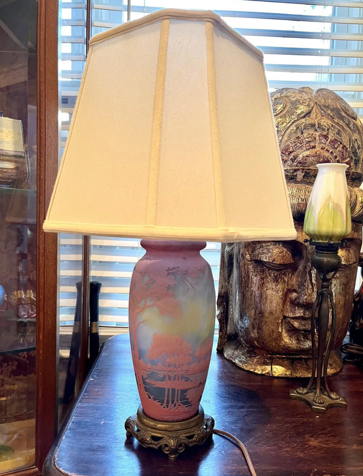 ドーム兄弟(Daum Nancy)ピンクの湖水風景のテーブルランプ