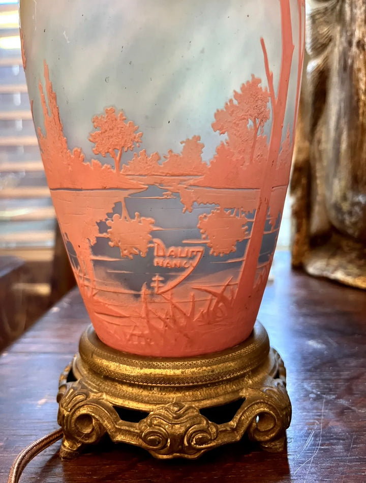 ドーム兄弟(Daum Nancy)ピンクの湖水風景のテーブルランプのサイン