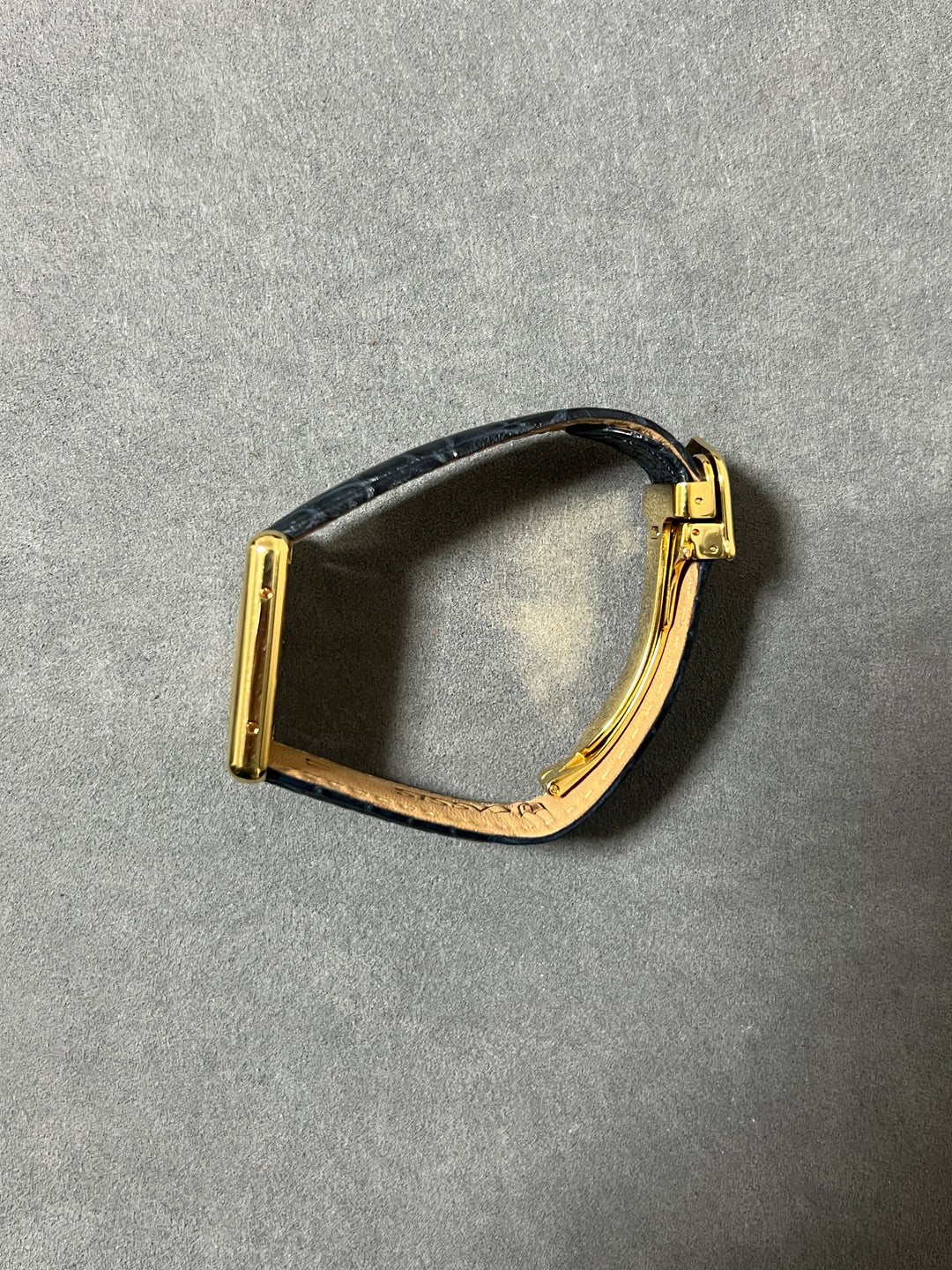 廃盤マスト ドゥ カルティエ タンク　ユニセックス ヴィンテージウォッチ 飛びアラビア LMサイズ 純銀に18Kヴェルメイユ